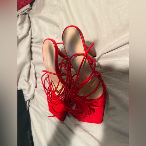 Red Heels - Picture 3 of 4